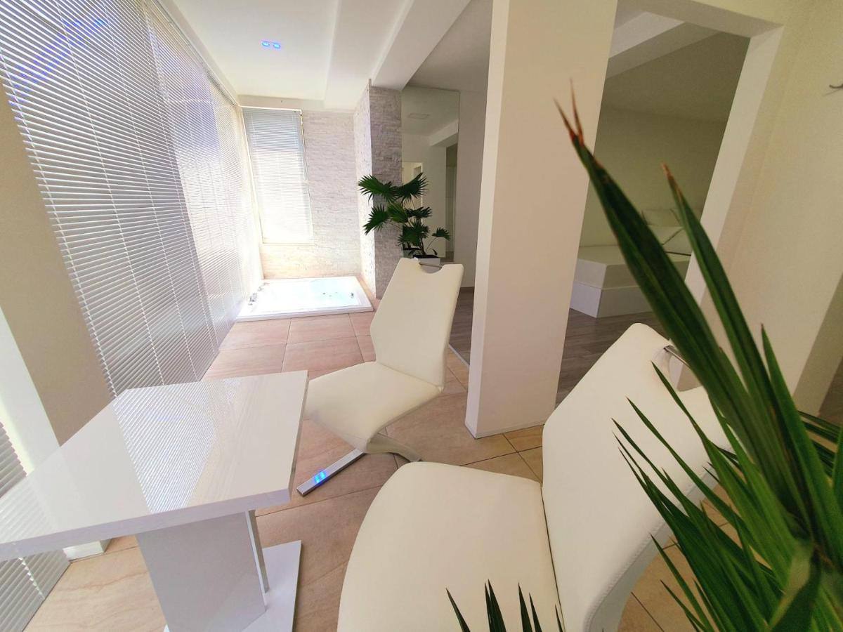 Penthouse Jacuzzi & Pool Apartmants Opatija Exterior photo