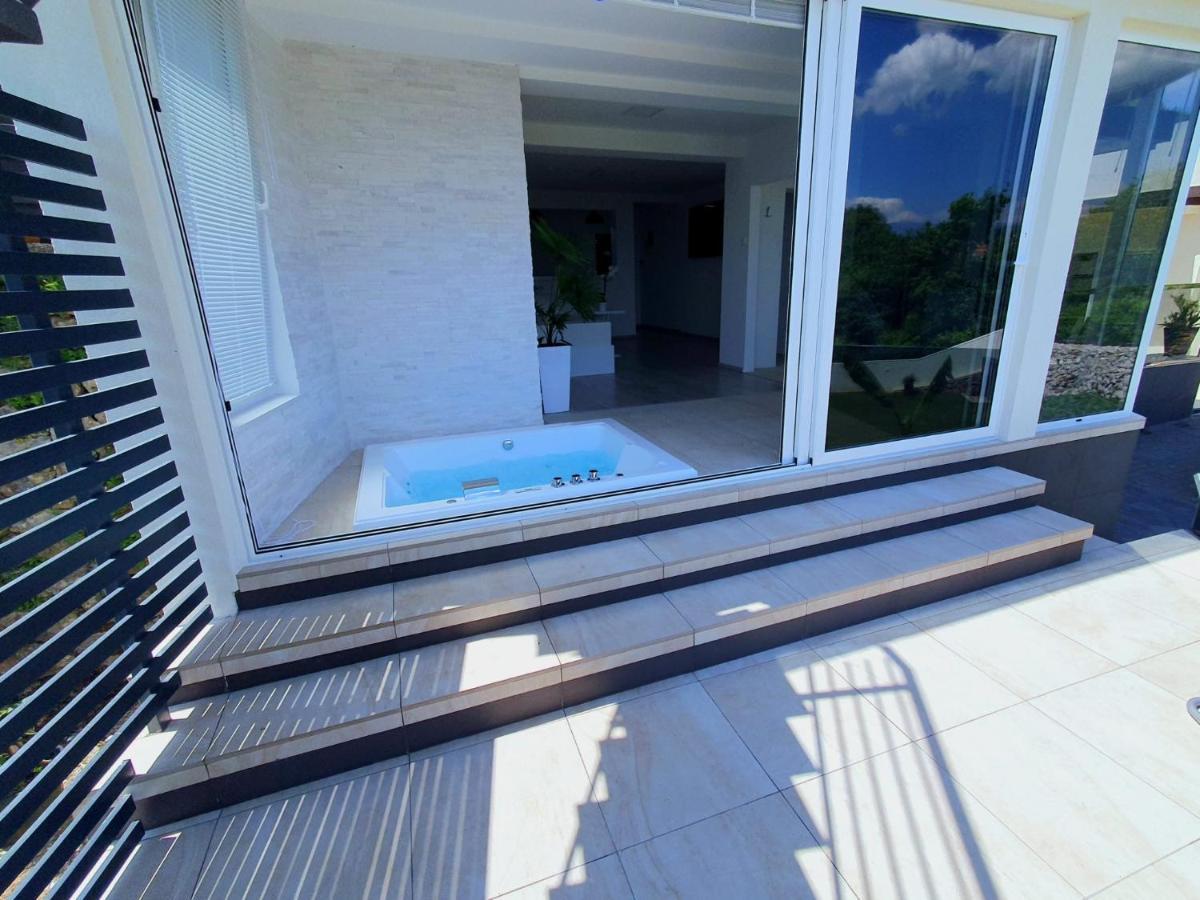 Penthouse Jacuzzi & Pool Apartmants Opatija Exterior photo